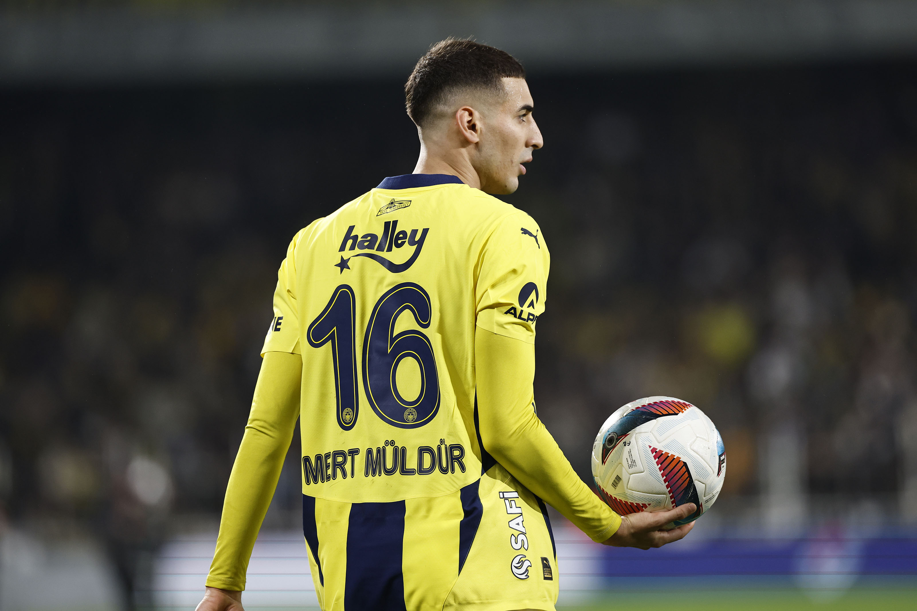 问鼎娱乐官方入口冲刺阶段体能课后，皇家马德里调整名单备战欧联，底气十足，赛季目标并未改变的简单介绍